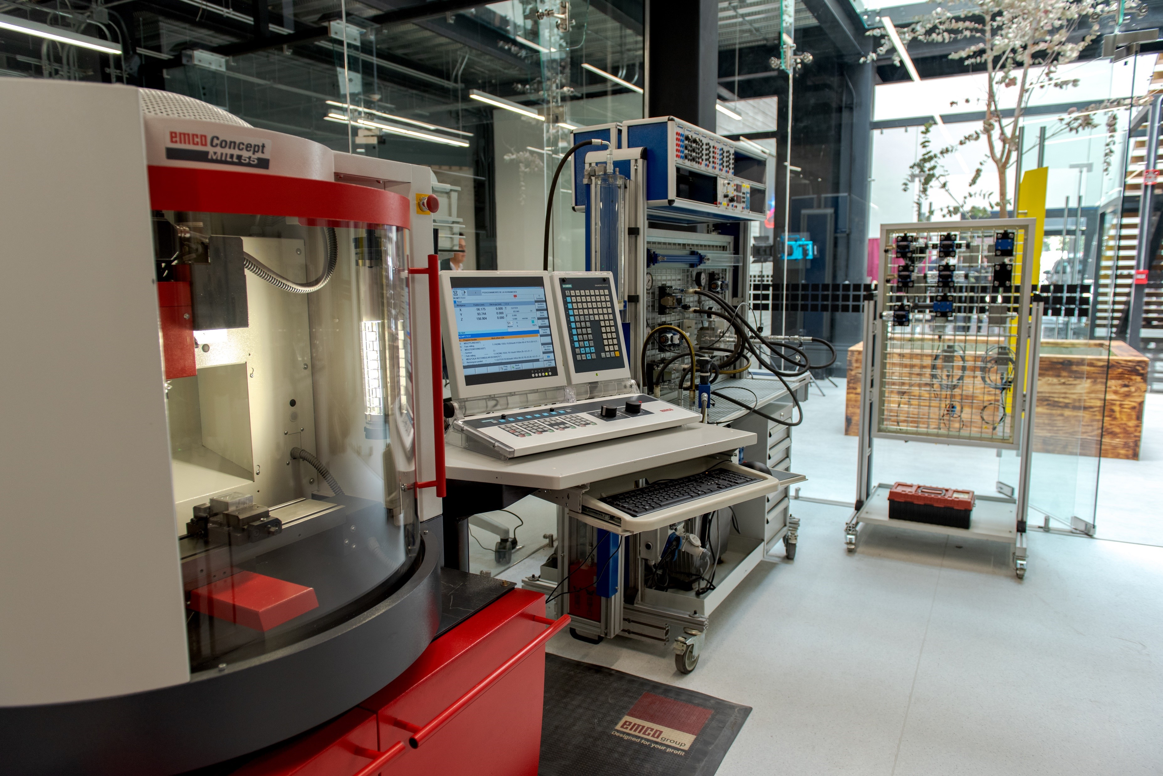 Operación y programación de un centro de maquinado CNC, con control SINUMERIK operate